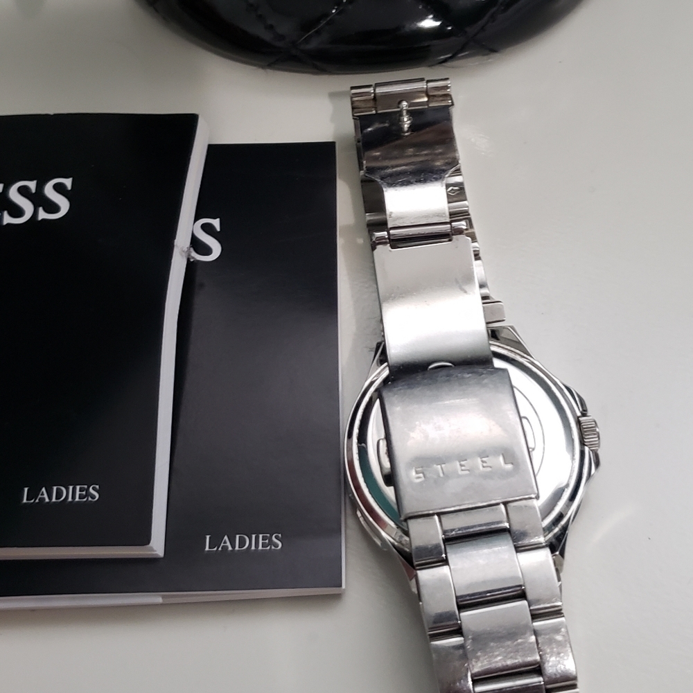 Guess Steel Watch - Picture 4 of 7